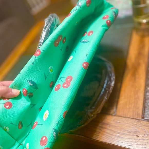 NWT purse with cherries - Picture 3 of 4